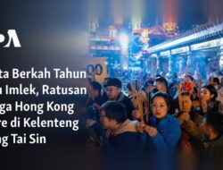 Ratusan Warga Hong Kong Berbondong-bondong Antre di Kelenteng Wong Tai Sin untuk Meminta Berkah Tahun Baru Imlek